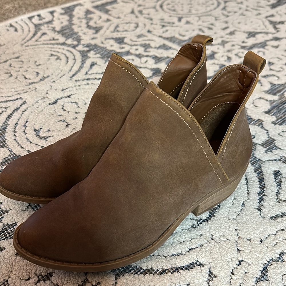 Universal Threads Booties - Picture 2 of 4